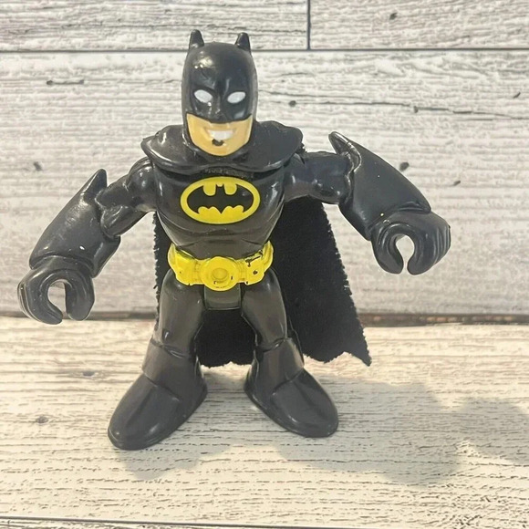 Fisher-Price Imaginext DC Super Friends Batman Yellow Belt Bat Emblem - Picture 1 of 3